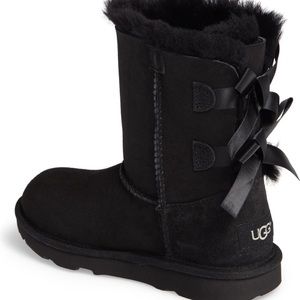 UGG®
Bailey Bow II Water
Resistant Genuine
Shearling Boot
Size 12